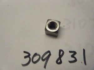 OMC JOHNSON EVINRUDE NEW OEM NUT PN 309831 - Imagen 1 de 1