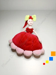 Peluche/Doudou Poupée Fille Cheveux Robe Rouge Rose Nœud Vert 20cm Sergent Major - Picture 1 of 5