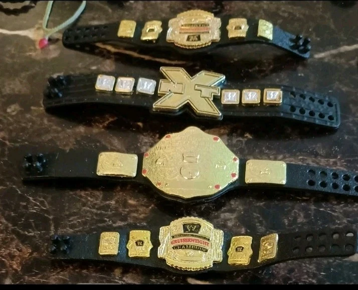 Lote de 4 accesorios de cinturón título WWE Elite peso crucero, NXT, peso pesado mundial  Foto 1 de 1