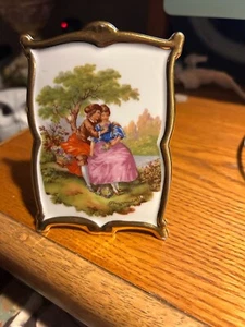 LIMOGES SA FRAGONARD ROMANTIC COUPLE FRAMED PORCELAIN W/STAND MINT - Picture 1 of 4