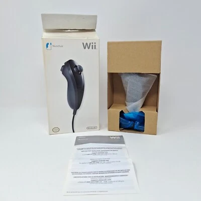 NUEVO Oficial Nintendo Wii Negro Nunchuk 2009 CAJA ABIERTA OEM Nunca Usado Foto 1 de 4