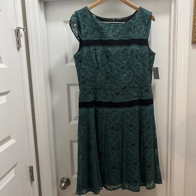 Vestido de encaje negro y verde 12 retro $169 Muse Modcloth cautiva a la multitud Foto 1 de 4