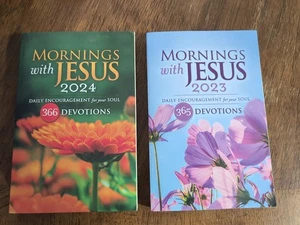 Set of- Mornings with Jesus 2023 & 2024  Daily Encouragement 365 Devotions - Foto 1 di 3