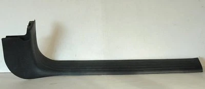 Cadillac Deville 2000-2004 - placa de umbral de puerta de pasajero delantero 25711480 diestro negro Foto 1 de 2