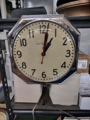 Vintage Art Deco 14" General Electric wall clock Cover