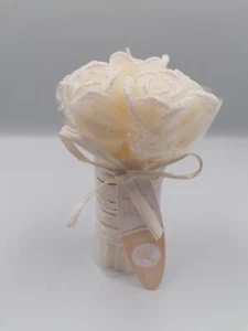 Duftkerze Kerze Blumenstrauß weiß/creme Glitzer Blumen Deko Geschenk - Bild 1 von 4