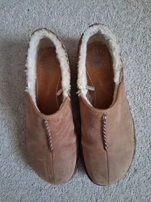 Tamancos femininos Ugg Australia tamanho 9 camurça marrom forrado de xerez Bettey 5747 leitura - Imagem 1 de 4