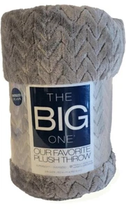 Kohls The Big One Navy Jacquard Oversized Plush Throw 5ft x 6ft - Picture 1 of 4