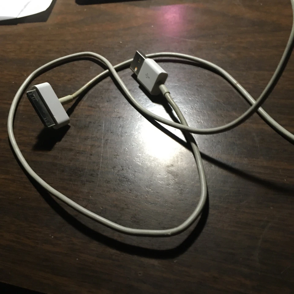 OEM USB  to 30-Pin Cord, Apple - Image 1 of 1