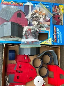 Juego de granero y silo Ertl Farm Country 1990 vintage 4242 con caja - Imagen 1 de 10