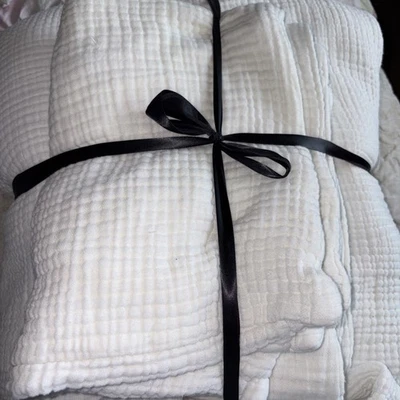 West Elm Duvet Cover + matching shams bright queen WHITE  reversible soft cotton - Image 1 of 4