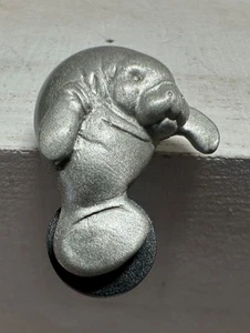 SLD Silvertone Pewter Manatee Florida Collectible Souvenir Hat Lapel Pin - Picture 1 of 3