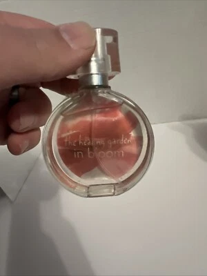 The Healing Garden In Bloom eau de parfum spray 1 oz. Foto 1 de 2
