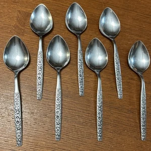 Oneida Malibu Wm A Rogers SOUP SPOON LOT 7 STAINLESS Floral - Picture 1 of 4