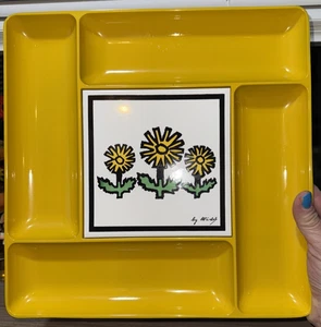Bandeja retro vintage años 70 flor amarilla mediados de siglo diseño moderno de Michel - Imagen 1 de 16