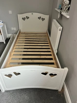 childrens bedroom furniture set used - Image 1 of 4