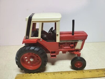 Tractor agrícola Toy Ertl Die Cast International Harvester 1586 rojo # 3 Foto 1 de 4