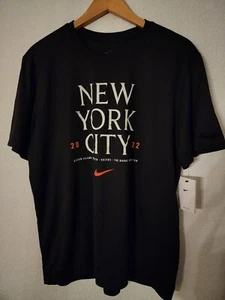 Nike NYC 2022 Marathon Legend Größe 2XL Kurzarmshirt M21418 Neu mit Etikett - Bild 1 von 2