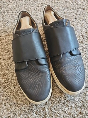 OluKai Pehuea Loupili Black Leather Monstera Sneakers US 9 EUR 39.  GWSB  - Image 1 of 4