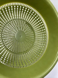 Vintage 70s Sterilite? Kitchen Strainer Colander Avocado Green Thick Plastic - Picture 1 of 10