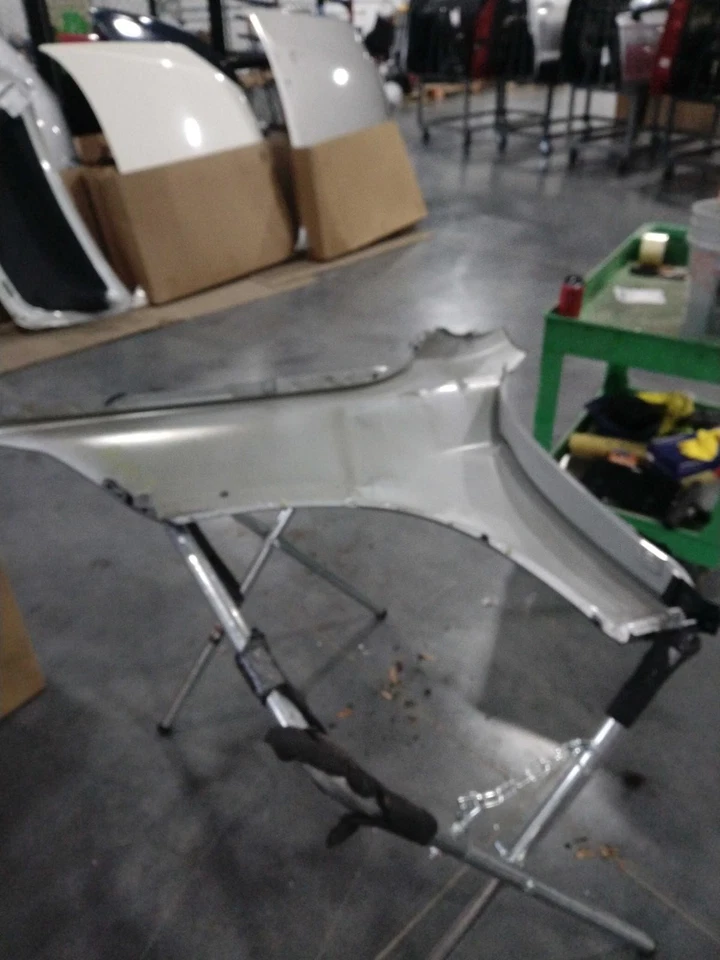 Guardabarros delantero derecho usado se adapta a: BMW X1 2016 delantero derecho grado A Foto 1 de 4