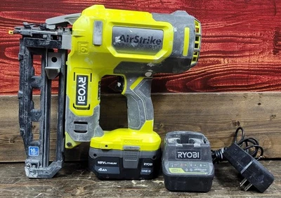 Clavadora recta Ryobi Airstrike Technology 16ga (P326) con batería 4ah y cargador Foto 1 de 4