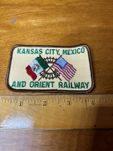Vintage Kansas City Mexiko & Orient Eisenbahn bestickter Aufnäher - Bild 1 von 2
