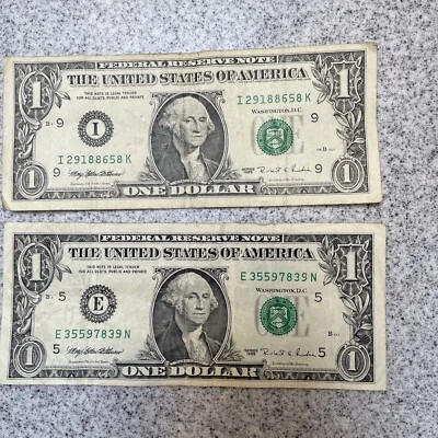 TWO 1995 $1 One Dollar Bill Federal Reserve Notes  Vintage Rare 29 years old - Image 1 of 4
