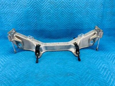 Submarco travesaño delantero Lexus LS400 con pernos de montaje 1995-2000 OEM Foto 1 de 4