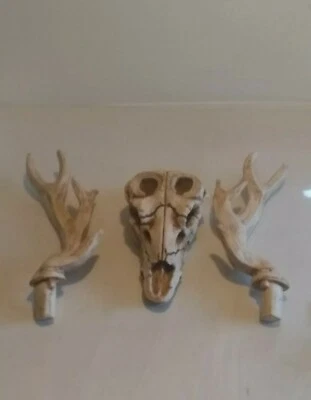 Nuevo en caja Retro Resina Imitación Ciervo Calavera y Cuernos Realistas Genial Foto 1 de 4