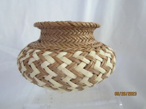 Vintage Hand Crafted Woven Pine Needle Basket Tribal Small Primitive ~Excellent Cover