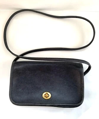 Bolso Bandolera Coach Turn Lock Solapa Dinky Penny De Colección, Cuero Negro Foto 1 de 4