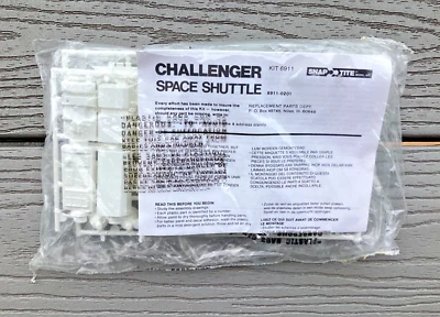 MONOGRAM 1/200 U.S. CHALLENGER SPACE SHUTTLE SNAP TITE MODEL KIT 6911 F/S NO BOX - Image 1 of 4
