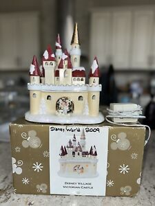 2009 Disney Village Victorian Castle Christmas Light Up In Box! Perfect Cond.