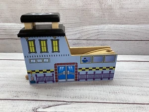 Imaginarium Thomas Wooden Railways Heli-Pad Airport and Track Ramp - Picture 1 of 7