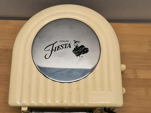 Genuine Fiesta 2-Slice Toaster Ivory Yellow TS-2012 Tested Works 120V 750W - Picture 1 of 12
