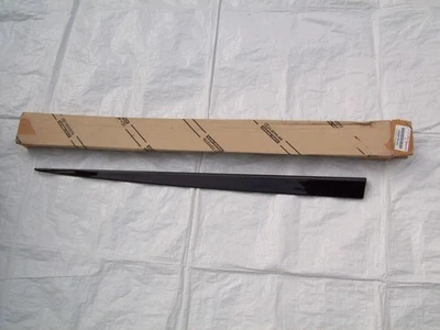 Moldura de puerta trasera derecha genuina negra Toyota Yaris 757330D021 2017-2019 Foto 1 de 4