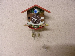 MINI VINTAGE Kuckucksuhr mit Schlüssel Schwarzwaldhaus WF OCHSENHAUSEN 80er - Bild 1 von 2