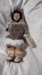 La bambola eschimese di Memeluck Fur Doll Company - vera pelliccia!!  14" - Foto 1 di 4
