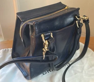 CLASSIC BRAHMIN NAVY BLUE LEATHER HANDBAG W/SHOULDER STRAP & CARRYING BAG - Picture 1 of 12