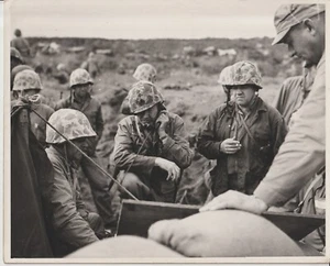 IWO JIMA - WORLD WAR II - ORIG GLOSSY BLACK & WHITE 8X10 PHOTO - MARINES - Picture 1 of 3