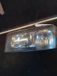 Driver Headlight Without Lower Body Cladding 2003-2004 CHEVROLET AVALANCHE 1500 - Picture 1 of 3