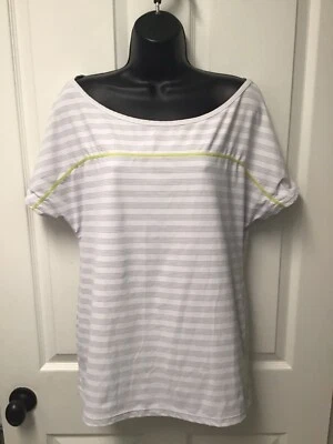 Camisa Oakley para mujer gris pálido rayas amarillas talla pequeña mezcla de polietileno 612 Foto 1 de 4