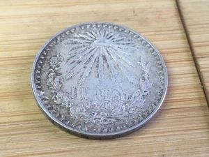 1940 MEXICO PESO High Value Excellent Early Date Silver Coin - Lot # 1305E - Picture 1 of 2