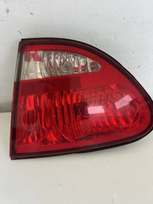 Oldsmobile Alero 1999-2004, luz trasera derecha pasajero montada en la tapa, PN-22642086 Foto 1 de 4