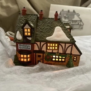 Serie Heritage Village " NICHOLAS NICKLEBY COTTAGE " Dipartimento 56 scatola originale   - Foto 1 di 9