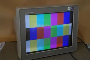 SAMSUNG SyncMaster 794MB flat 17" 1280*1024 65Hz 640*480 134 Hz CRT VGA Monitor - Afbeelding 1 van 11