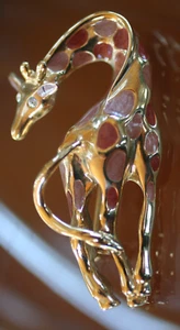 Vintage *GOLDTONE ENAMELED GIRAFFE PIN 2 1/2 X 1 1/4" EX CONDITION MAUVE COLORS* - Picture 1 of 8