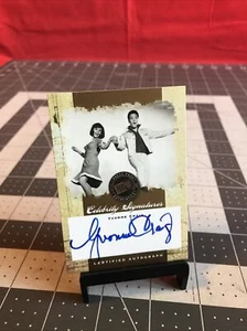 2007 Presseausweis Elvis The Music Yvonne Craig zertifizierte Autogrammkarte - Bild 1 von 3