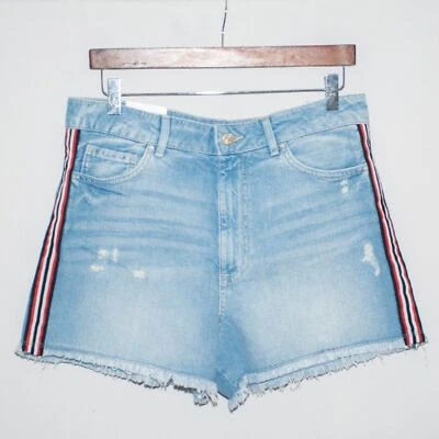 Forever 21 黑色和红色条纹牛仔短裤,尺寸 30 — 第 1/4 张图片